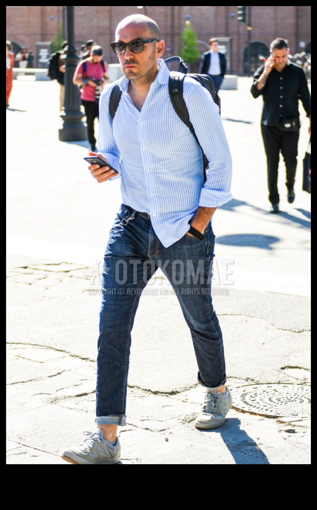 Streetwise izsmalcinātība: vīriešu mode, kas izstaro attieksmi