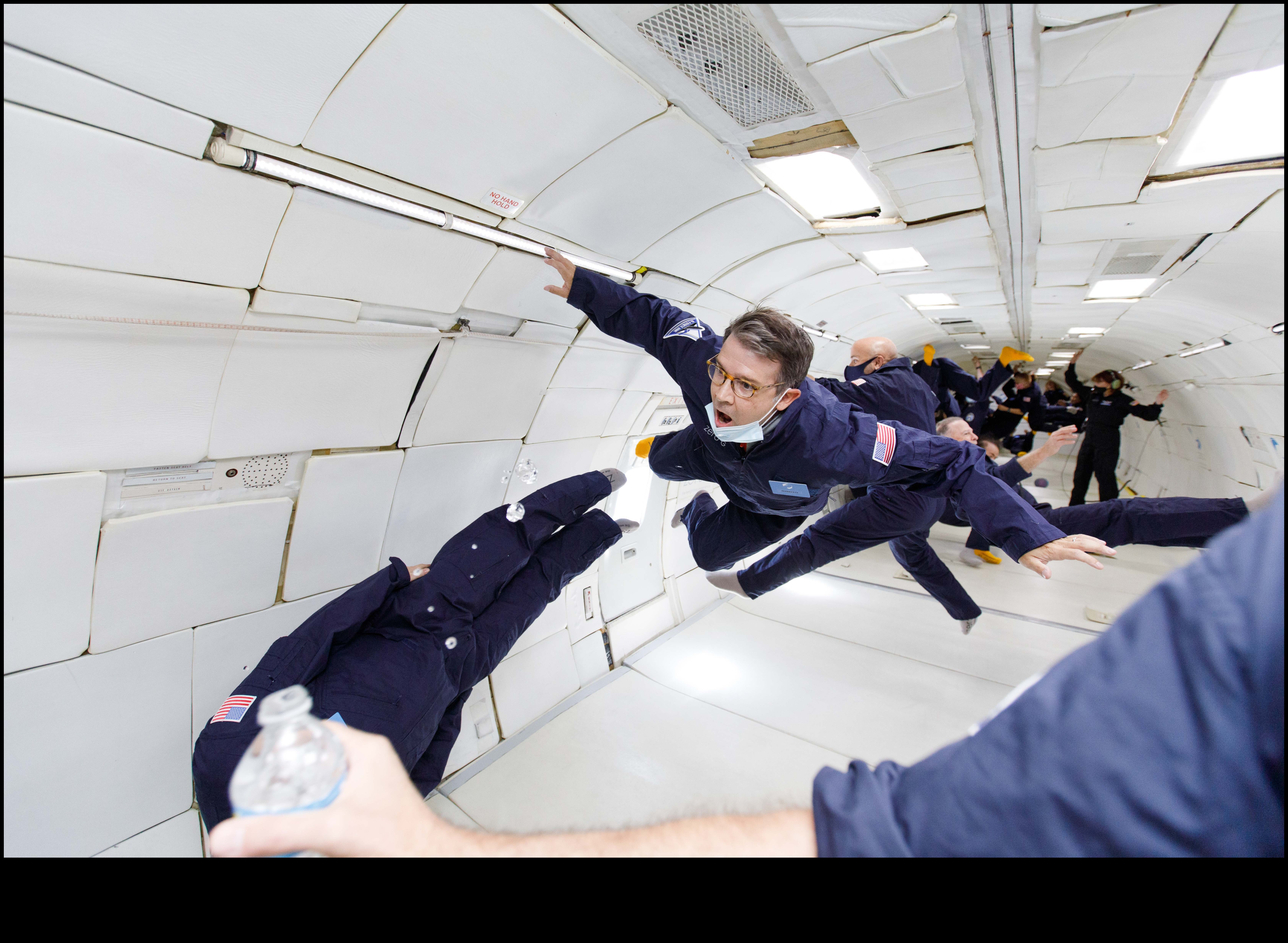 Galaktiskais bezsvara stāvoklis: planēšana cauri kosmosa plašumiem