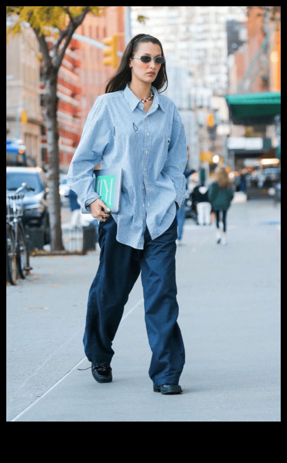 Pilsētas vizionārs: moderni tērpi, kas veido rītdienas stilu